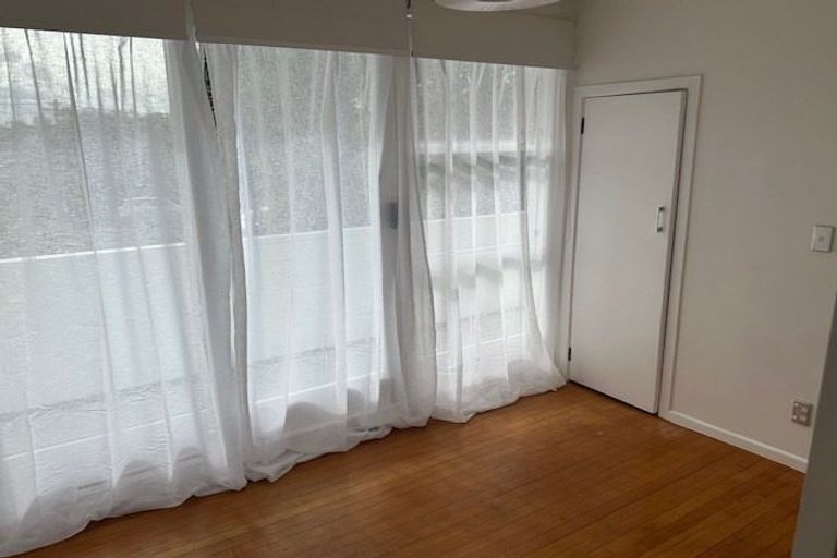 Photo of property in 2/26 Otakau Road, Milford, Auckland, 0620