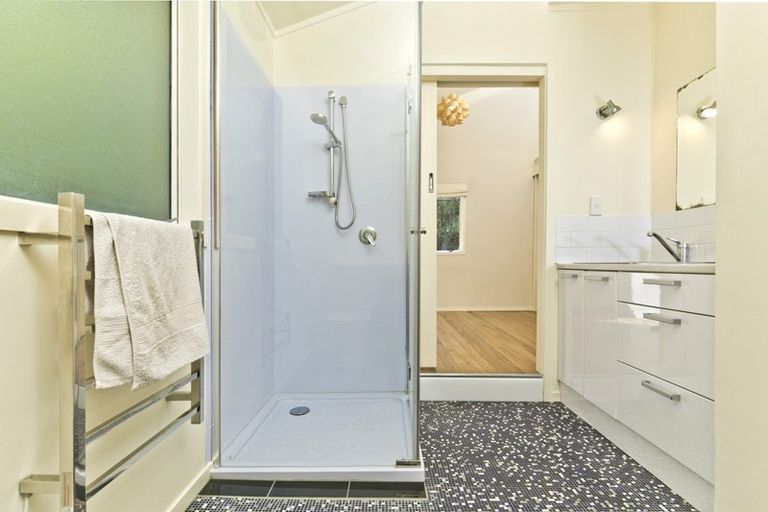 Photo of property in 109 Domain Crescent, Muriwai, Waimauku, 0881