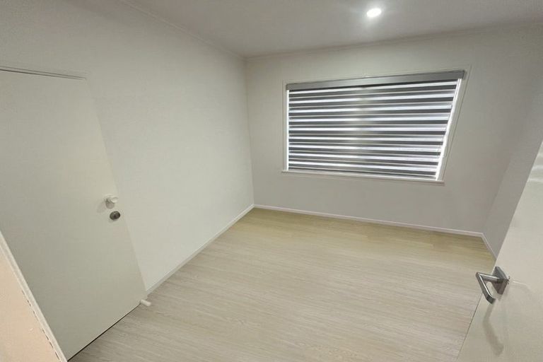Photo of property in 1 Rembrandt Place, Opaheke, Papakura, 2113