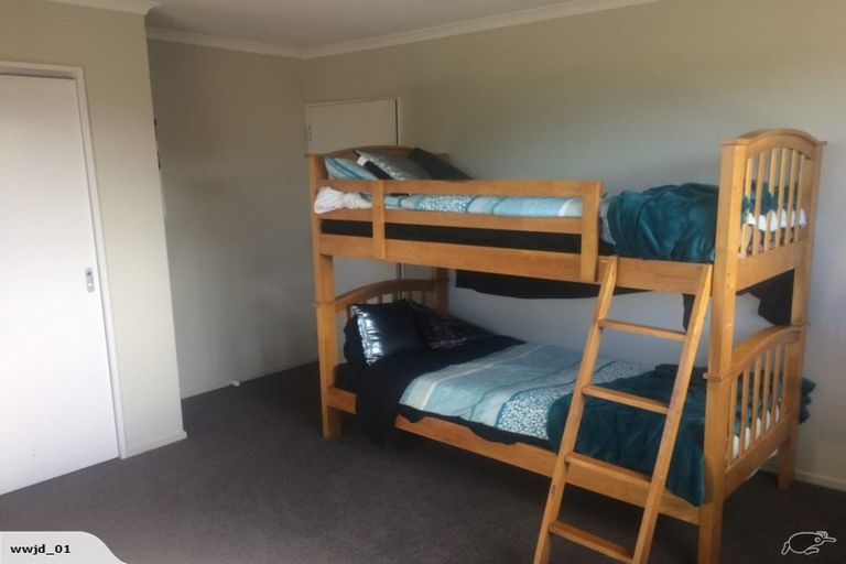 Photo of property in 32 Misty Valley Drive, Henderson, Auckland, 0612