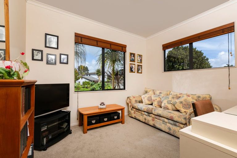 Photo of property in 9 Maryann Place, Greenhithe, Auckland, 0632