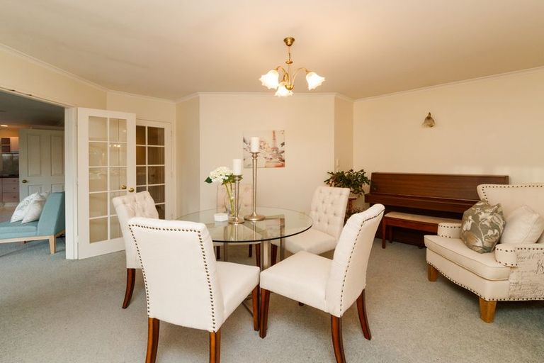 Photo of property in 14 Balcairn Place, Terrace End, Palmerston North, 4410