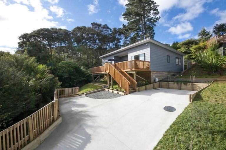 Photo of property in 518c West Coast Road, Oratia, Auckland, 0604
