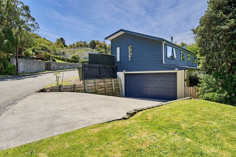 Photo of property in 4a Brasenose Place, Tawa, Wellington, 5028