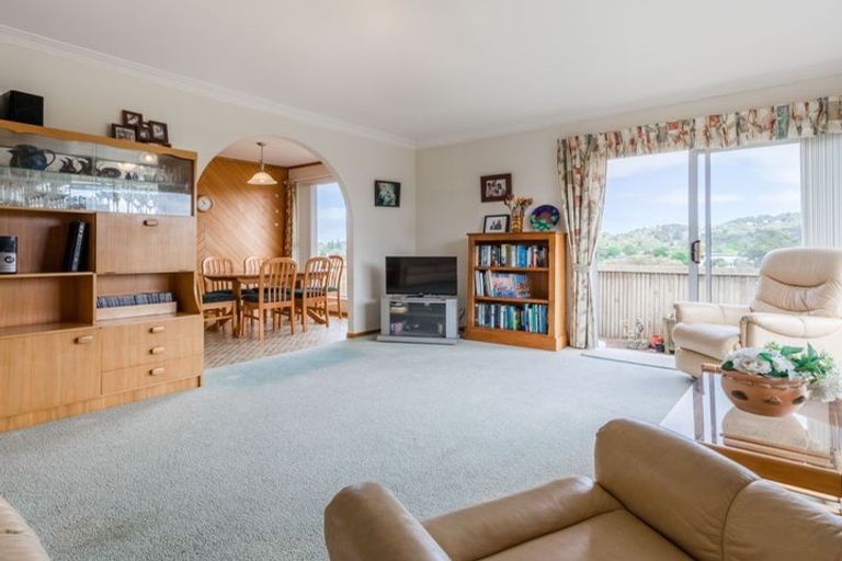 Photo of property in 104 Lantana Road, Green Bay, Auckland, 0604