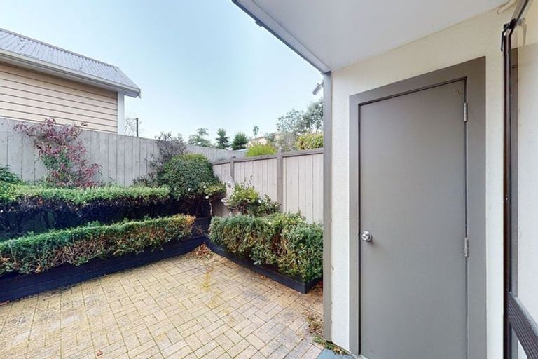 Photo of property in 12 George Street, Thorndon, Wellington, 6011