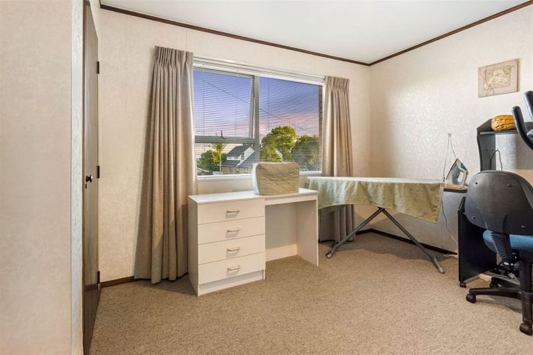 Photo of property in 176 Royal Road, Massey, Auckland, 0614