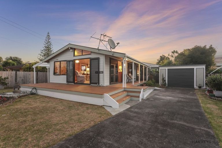 Photo of property in 2/30 Kiwi Esplanade, Mangere Bridge, Auckland, 2022