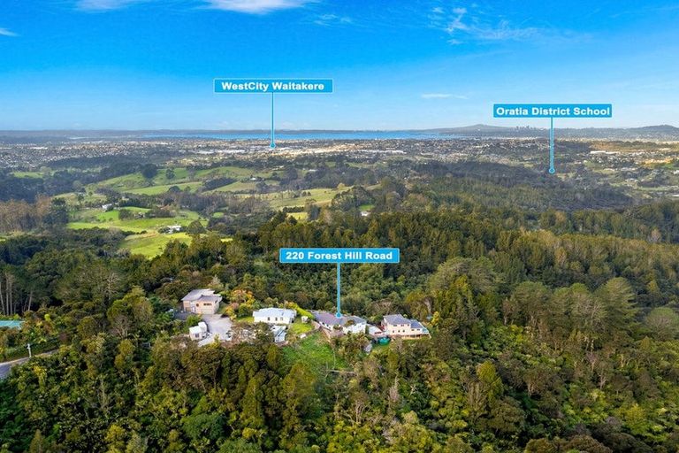 Photo of property in 220 Forest Hill Road, Waiatarua, Auckland, 0612