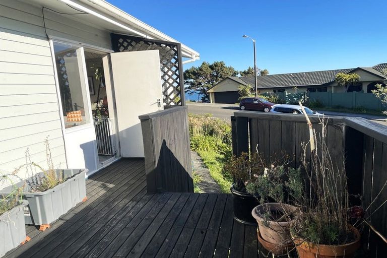 Photo of property in 99a Dowse Drive, Maungaraki, Lower Hutt, 5010