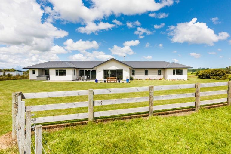 Photo of property in 760 Halcombe Road, Halcombe, Feilding, 4775