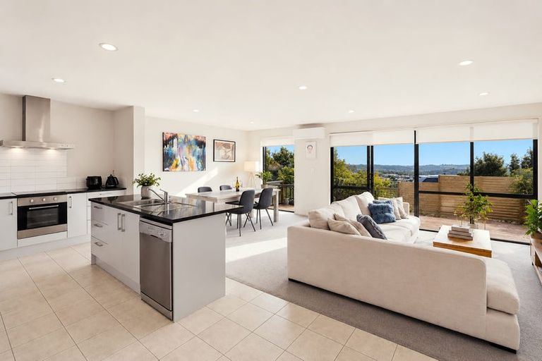 Photo of property in 9/12 Schnapper Rock Road, Schnapper Rock, Auckland, 0632