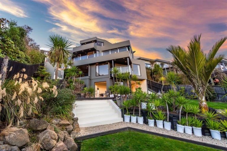 Photo of property in 8a Vista Place, Huntsbury, Christchurch, 8022