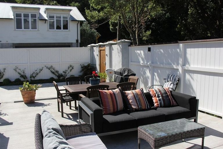 Photo of property in 90 Awa Road, Seatoun, Wellington, 6022