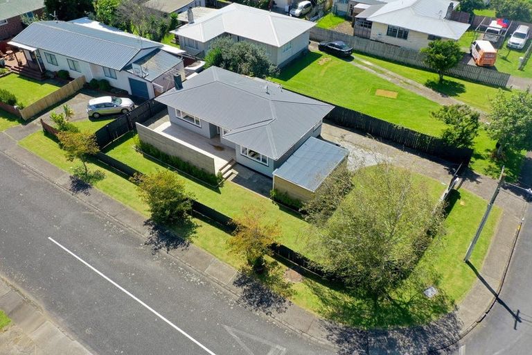 Photo of property in 7 Tarata Crescent, Mangere Bridge, Auckland, 2022