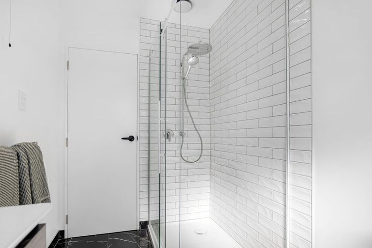 Photo of property in 2/320 Memorial Avenue, Burnside, Christchurch, 8053