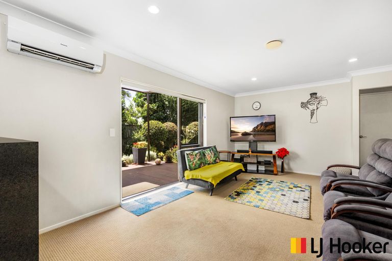 Photo of property in 11 Allerton Place, Wattle Downs, Auckland, 2103