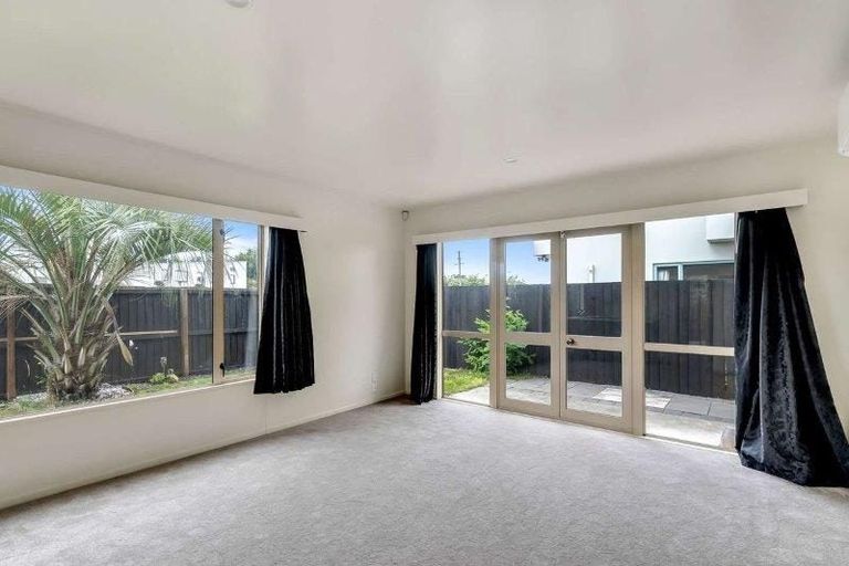 Photo of property in 4/17 Longley Place, Addington, Christchurch, 8024