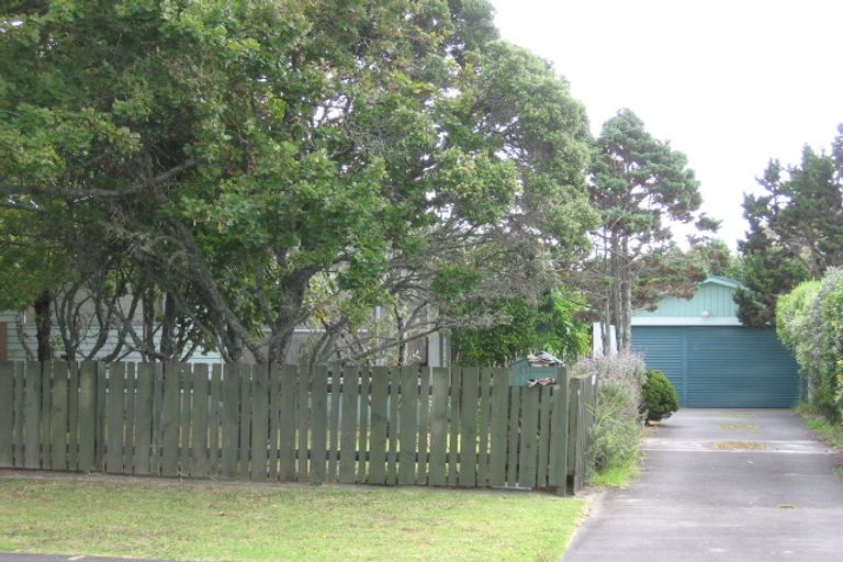 Photo of property in 2/20a Tramway Road, Beach Haven, Auckland, 0626