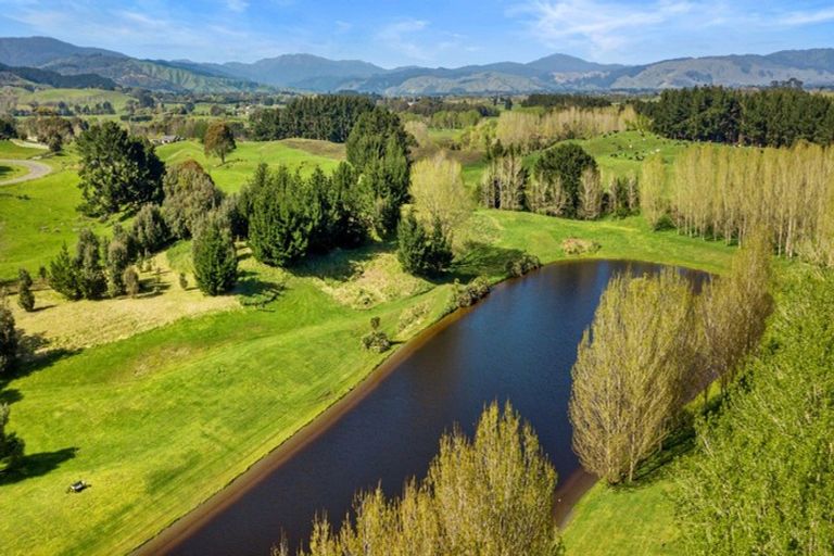 Photo of property in 253 Taylors Road, Otaki, 5583