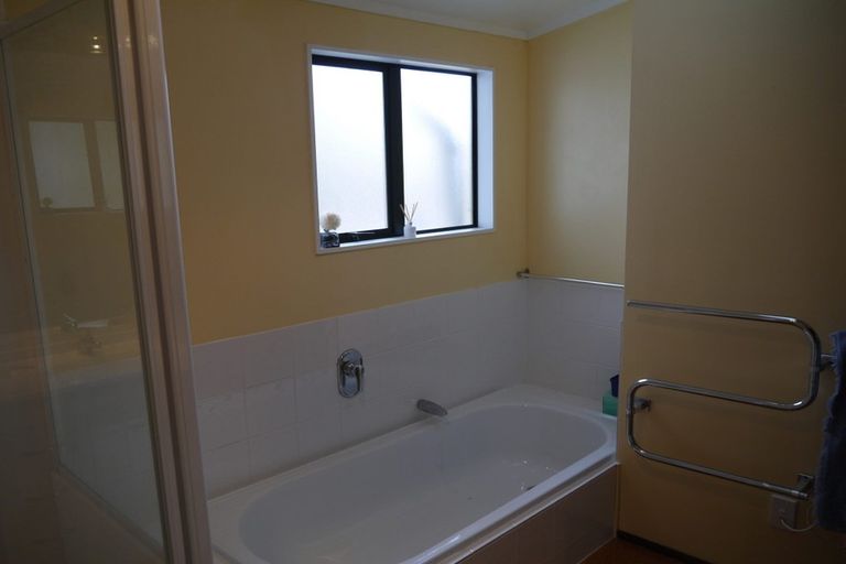 Photo of property in 104 Becroft Drive, Forrest Hill, Auckland, 0620