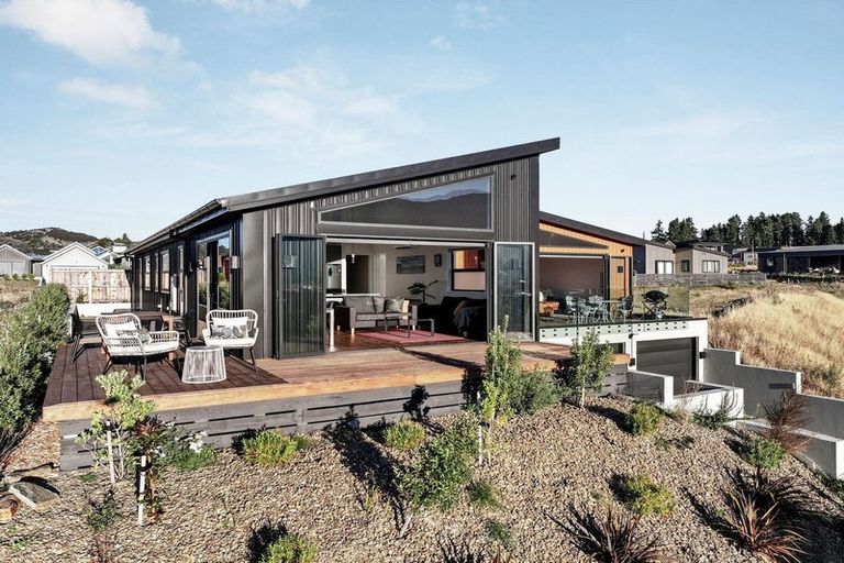 Photo of property in 9 Mcneil Crescent, Wanaka, 9305