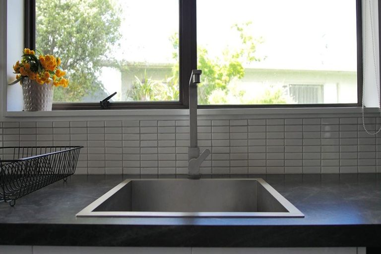 Photo of property in 3 Apollo Parade, Milson, Palmerston North, 4414