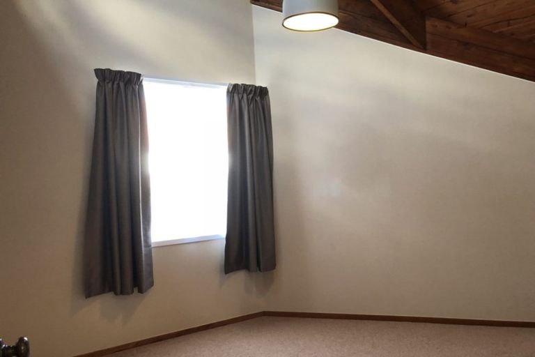 Photo of property in 92 Ranfurly Road, Alfriston, Auckland, 2105