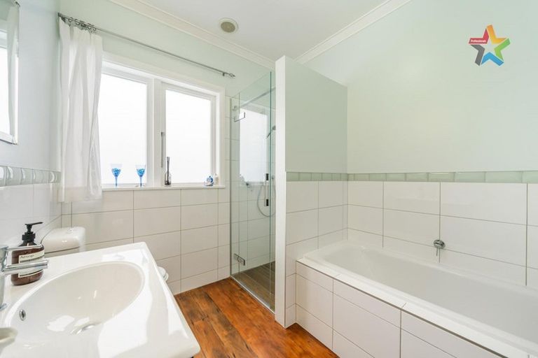 Photo of property in 377 Muritai Road, Eastbourne, Lower Hutt, 5013