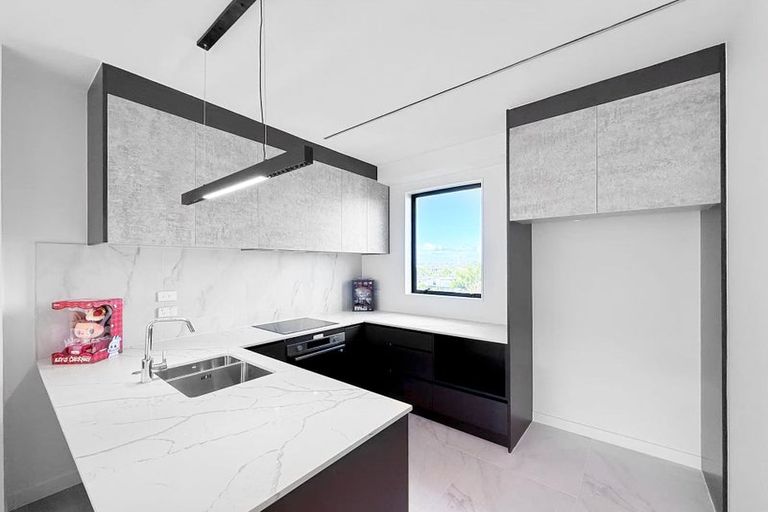 Photo of property in 19e Cedar Heights Avenue, Massey, Auckland, 0614