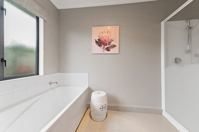 Photo of property in 18 Gemini Place, Kawaha Point, Rotorua, 3010