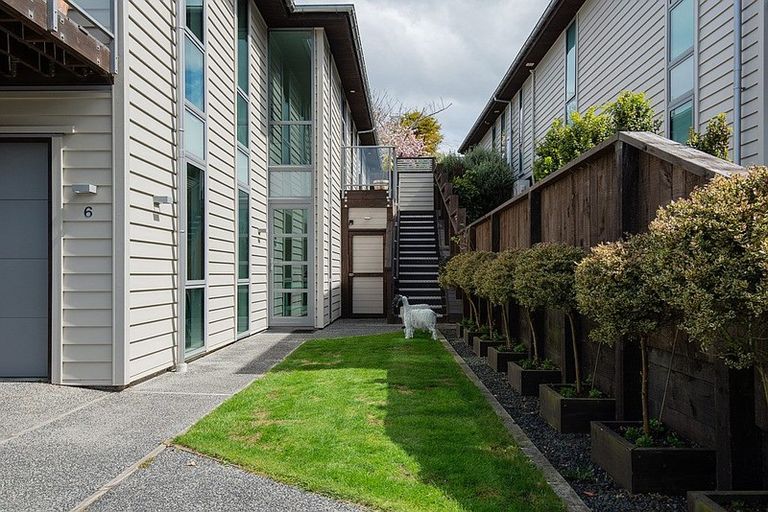 Photo of property in 6 Montecillo Lane, Mornington, Dunedin, 9011