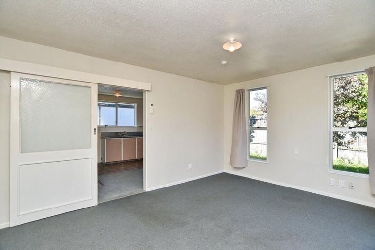 Photo of property in 2/5 Tamarisk Place, Parklands, Christchurch, 8083