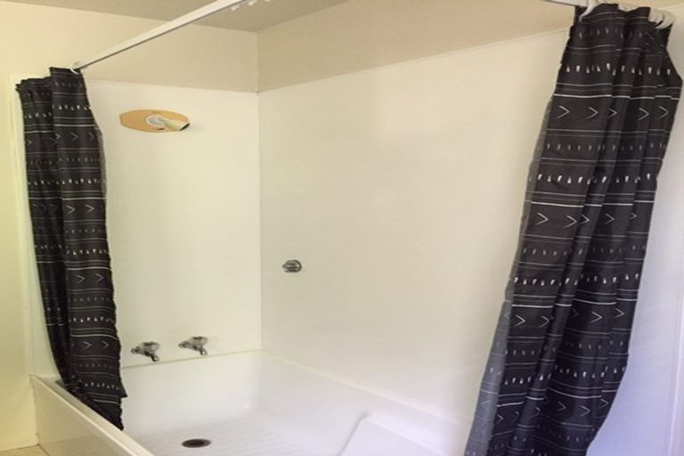 Photo of property in 135d Triangle Road, Massey, Auckland, 0614