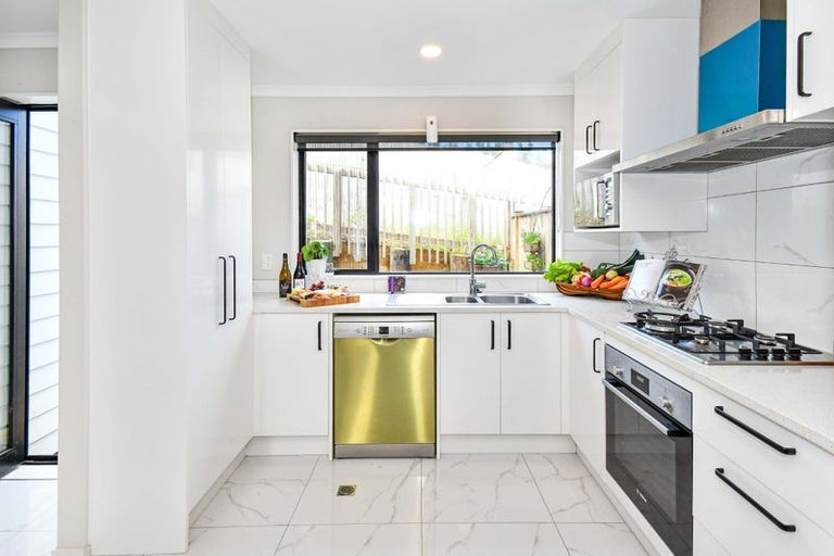 Photo of property in 27a Poruru Close, Papakura, 2110