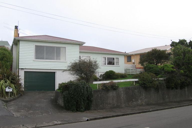 Photo of property in 19 Trebann Street, Paparangi, Wellington, 6037