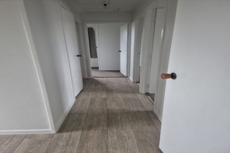 Photo of property in 1/26 Compass Place, Te Atatu Peninsula, Auckland, 0610