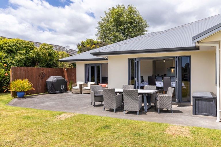 Photo of property in 11a Montrose Place, Highlands Park, New Plymouth, 4312