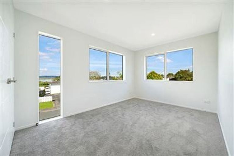 Photo of property in 24c Pipitea Place, Massey, Auckland, 0614