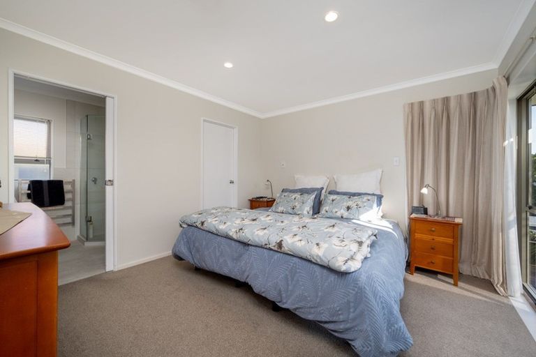 Photo of property in 26 Gillett Place, Botany Downs, Auckland, 2014