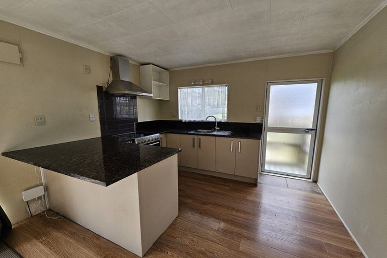 Photo of property in 4a Griffiths Place, Te Atatu South, Auckland, 0610