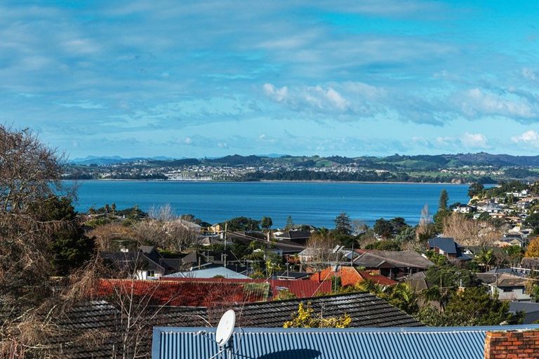 Photo of property in 1/33 Mellons Bay Road, Mellons Bay, Auckland, 2014