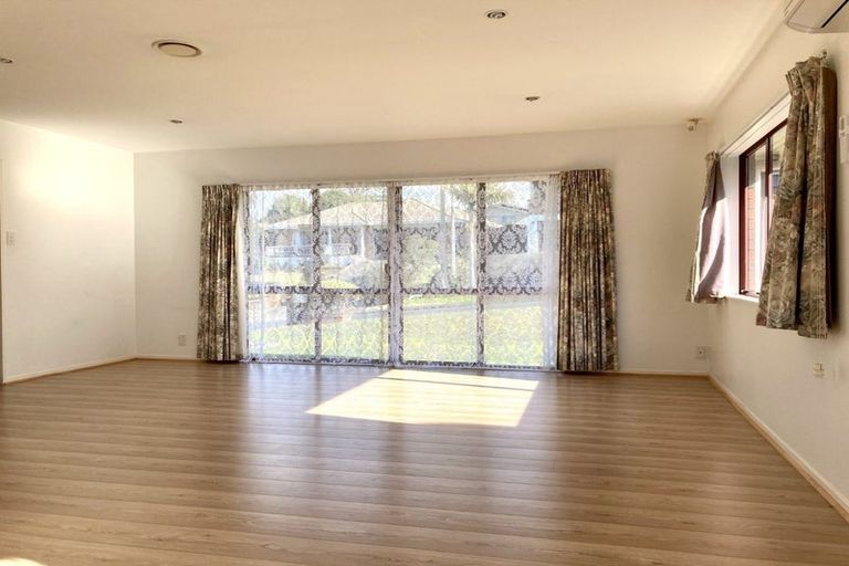 Photo of property in 30 Vintage Drive, Henderson, Auckland, 0612