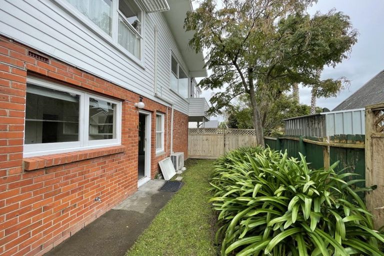 Photo of property in 2/2a Ascot Avenue, Narrow Neck, Auckland, 0624
