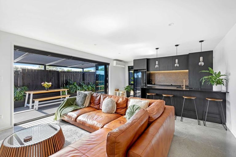 Photo of property in 1 Rehua Place, Waiwhakaiho, New Plymouth, 4312