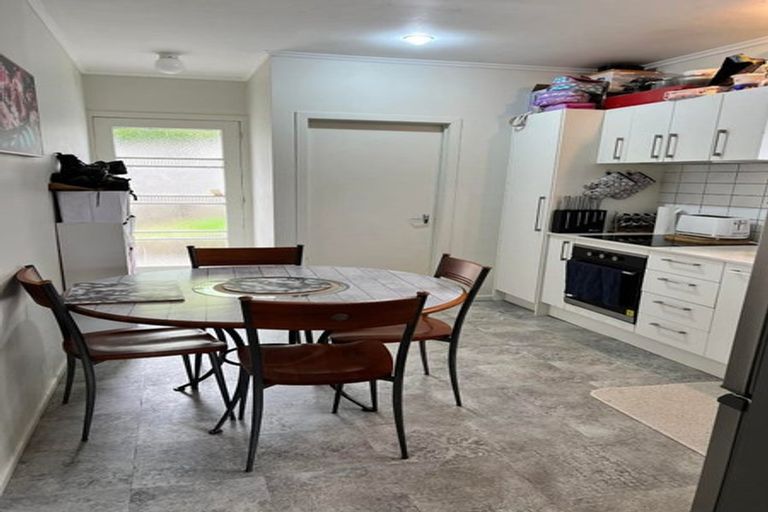 Photo of property in 1a Truscott Place, West Harbour, Auckland, 0618