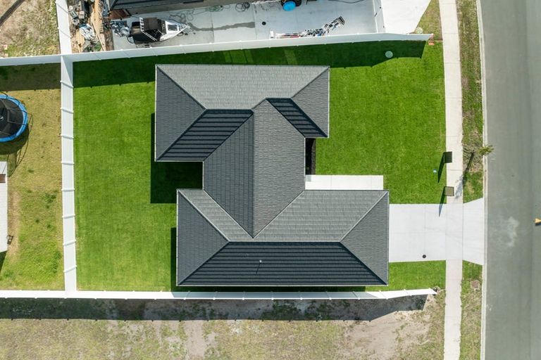 Photo of property in 8 Te Taniwha Road, One Tree Point, 0118