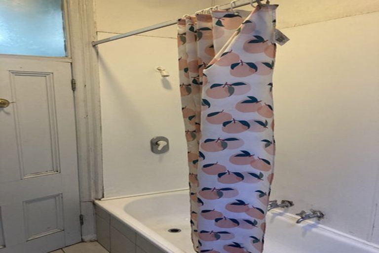 Photo of property in 24 Macdonald Crescent, Te Aro, Wellington, 6011