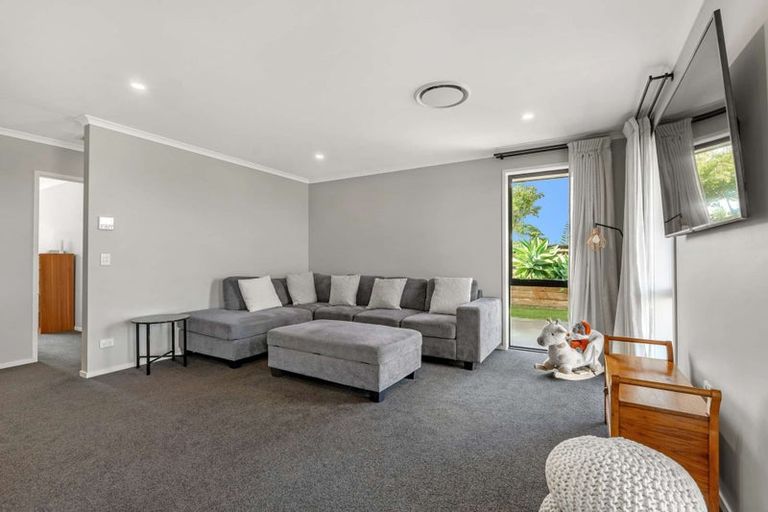 Photo of property in 2 Atutahi Street, Hurdon, New Plymouth, 4310