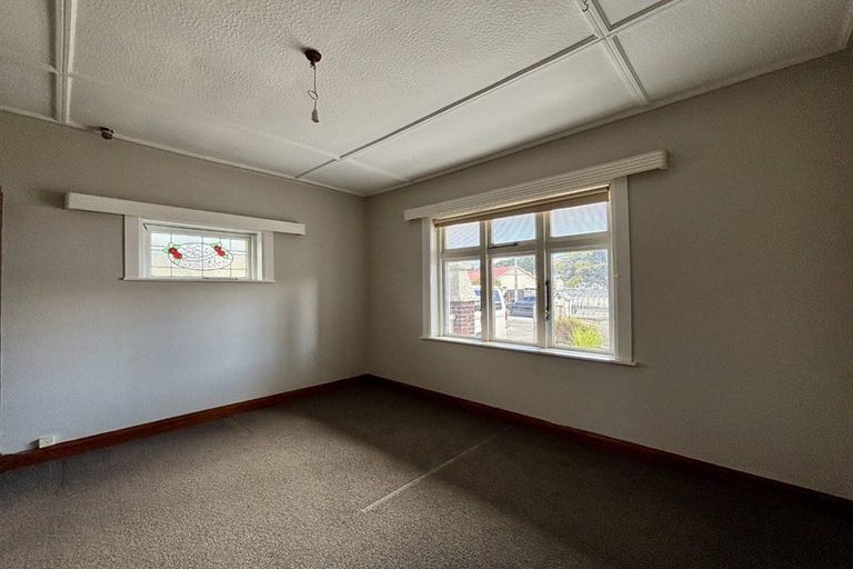 Photo of property in 212 Coutts Street, Rongotai, Wellington, 6022